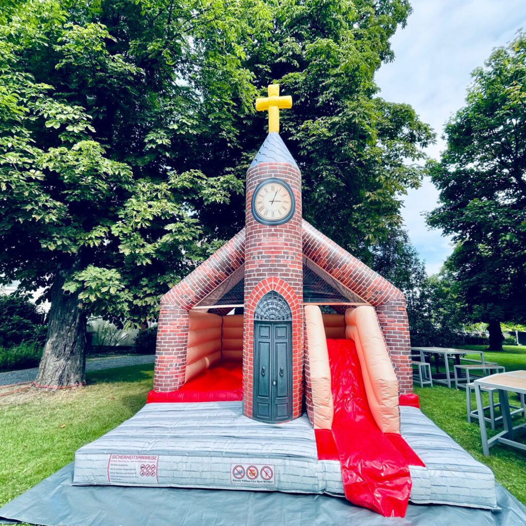 huepfburg kirche mieten kinderevents sehnde 1 neu2025