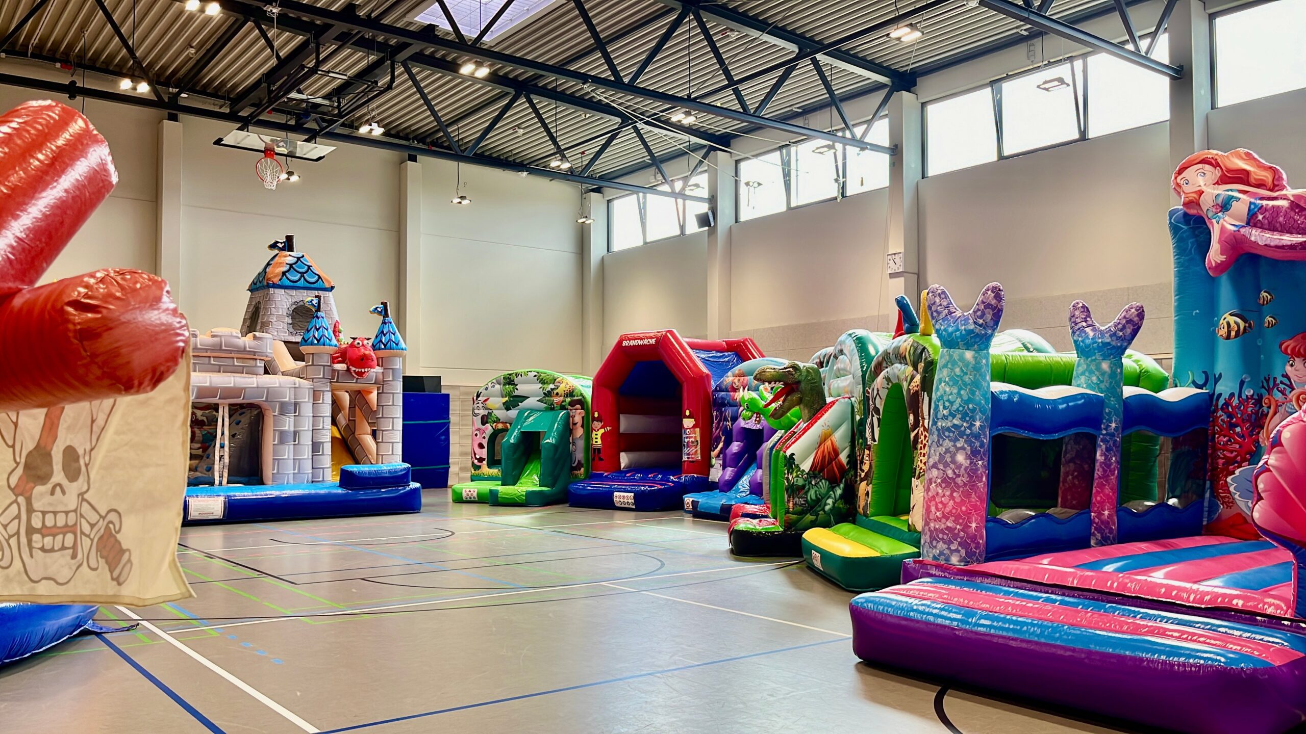 Bild vom Hüpfburgen Festival Sehnde in der Halle